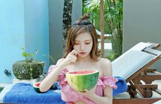 Feilin嗲囡囡 – 高清图集：娜依灵儿的女友，感觉她在我旁边！
