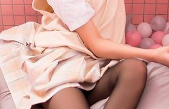 Feilin嗲囡囡 – 施忆佳KITTY学姐的写真精选，努力逼格中透着那种必须手动重启的烂漫氛围。