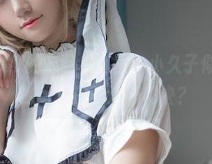 在KuukoW的定制写真里，小久子似乎找到了逃避人生的终极秘诀？