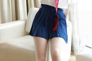 MFStar模范学院 – 壁纸透露出Evelyn艾莉清纯背后的微妙，让我头疼的是，一边想解读，一边又想逃跑。