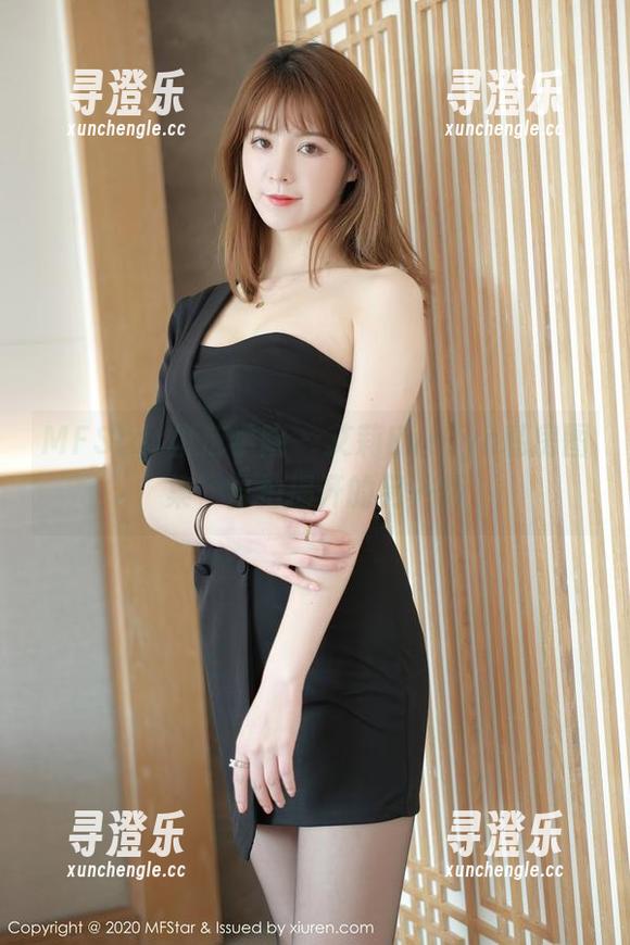 MFStar模范学院-艾莉Evelyn MFStar模范学院 - 艾莉Evelyn私房图集,自拍揭开的另一面