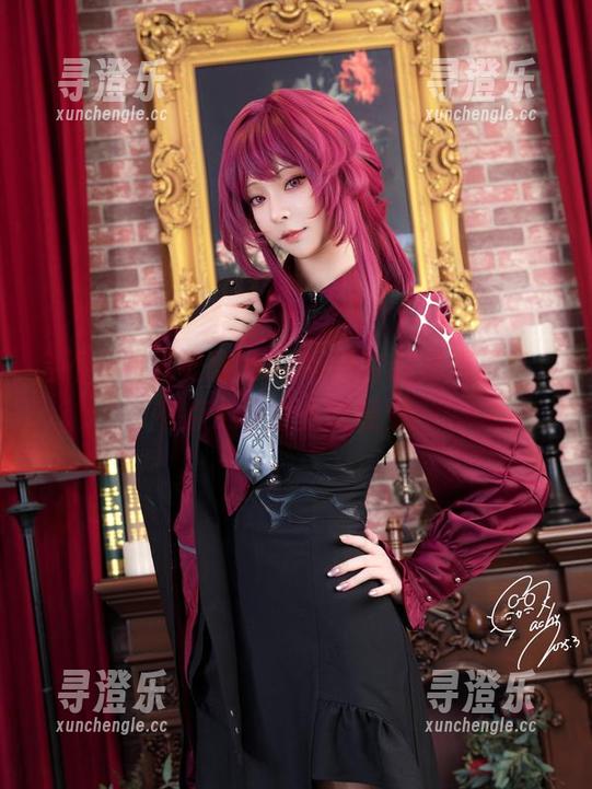Machi马吉 会不会有人觉得Machi马吉的制服写真,有点心事重重的感觉?