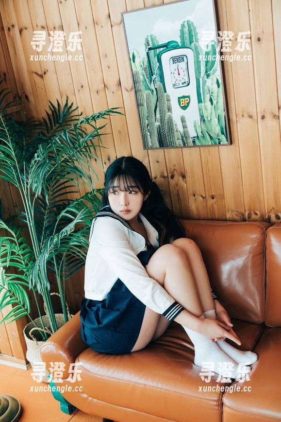 在Sonson(손손)的阅览室，图集里的美图让我不自觉地想起一些模糊的回忆，喏，那种轻松的模糊。