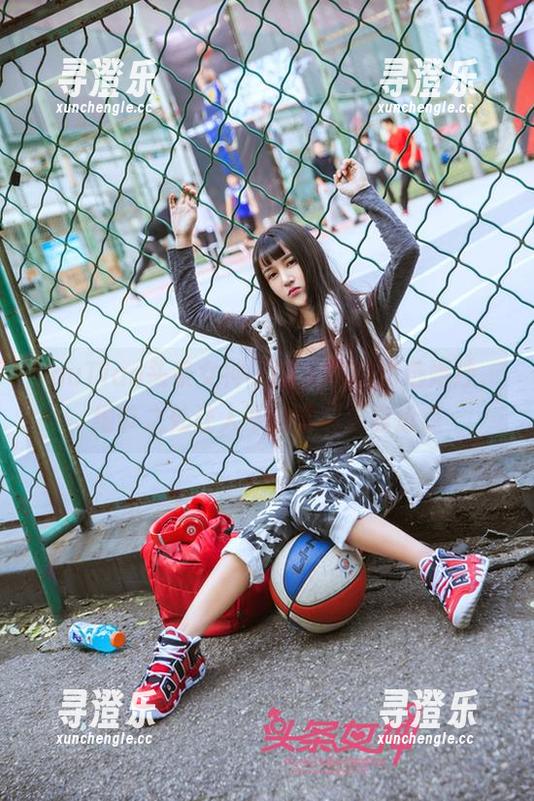 TouTiao头条女神-童安琪 TouTiao头条女神 - 童安琪的精选婚纱,细节之处让人不自觉想要靠近点