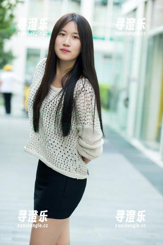 TuiGirl推女郎-纯小希 TuiGirl推女郎 - 图片里的纯小希穿连衣裙,感觉在催我去找类似的!