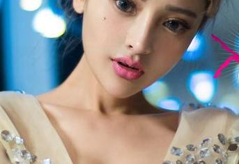 UGirls尤果网 – 大家想象中的无圣光：Zora若拉的棉袜图包正确打开方式