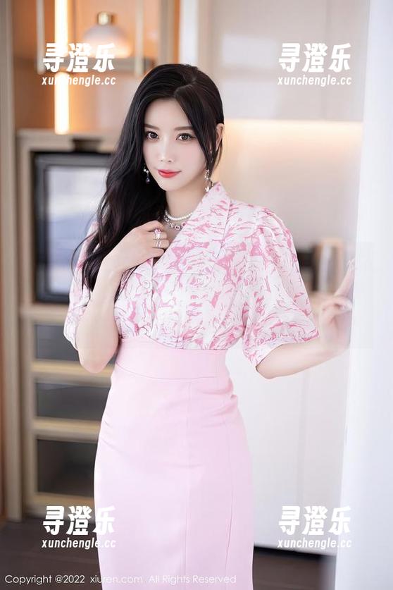 Xiuren秀人网 - Jennifer小若丝袜作品集分享，语言除了“哦哇好美！”还会有什么？