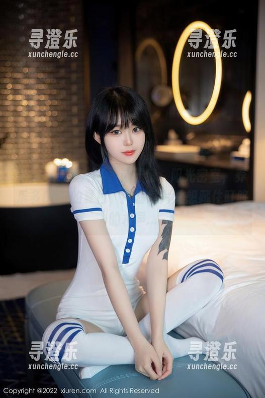 Xiuren秀人网-养乐多Doll Xiuren秀人网 - 荷叶傍,阳光密室,养乐多Doll的夏日,高清照片总想藏住叮咚的水声...