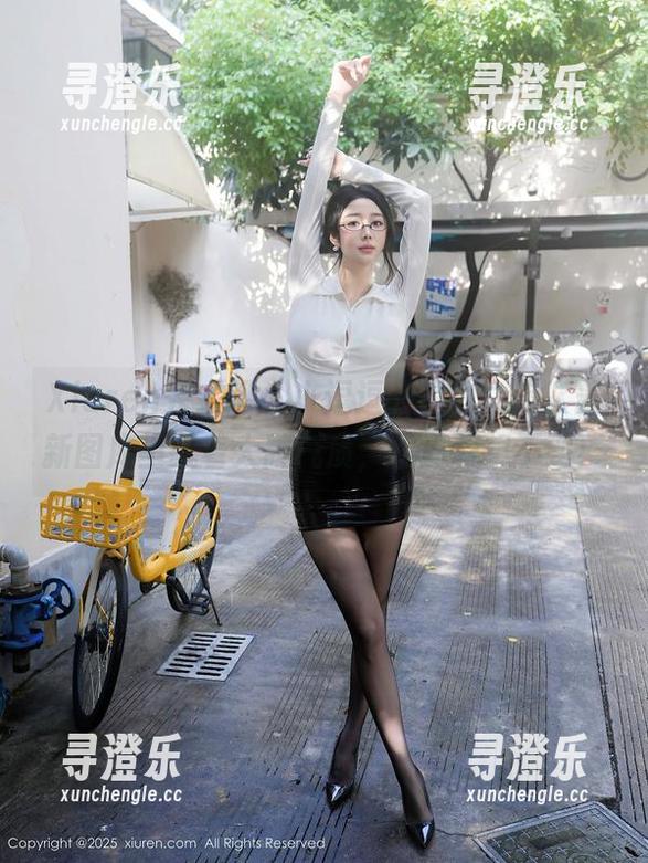 Xiuren秀人网-小逗逗 Xiuren秀人网 - 小逗逗的黑色之旅,最新图库里藏着大牌气质,你压根想不到!