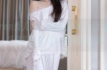 Xiuren秀人网 – 在私语baby的私房间，纤细腰身就像是时间的囚徒！