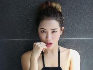 YouWu尤物馆 – 孟狐狸FoxYini的网袜图册，引发我对鞋子的无尽遐想。