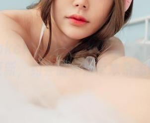 BlueCake再上线啦！Yuka(유카)的图片更新，约会时不妨带本杂志吧