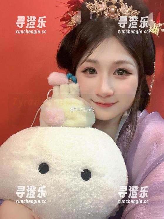 Zyra秋 Zyra秋的牛仔裤写真:谁说它只能穿出街?你见过这些姿势吗?