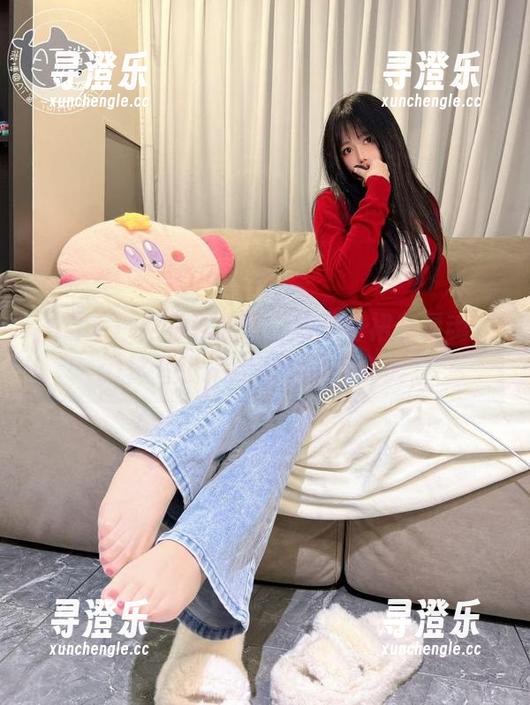 at鲨鱼 黑白灰白裙写真合集:如果白裙有灵魂,at鲨鱼说不定是它的代言人。