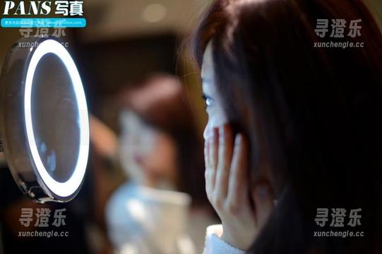 pans-蕾蕾 pans - 蕾蕾巧妙驾驭黑丝,图包里藏了多少小心思?