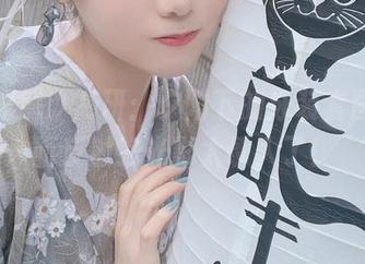 试着理解けん研：夕阳下的泳装套图，水面反射的光影太诱人了！