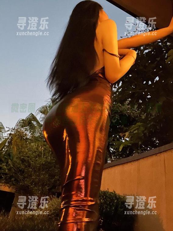 微密圈 - 当校服遇上不爱笑的赛琳：图集中那些我们不能说的事