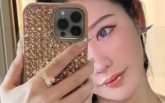 微密圈 – 从平凡到惊艳：不爱笑的赛琳的渔网连体袜私拍美图全记录！