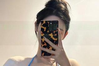 微密圈 – 不爱笑的赛琳又来了一波制服更新，这样的搭配无疑是一次大胆的尝试。