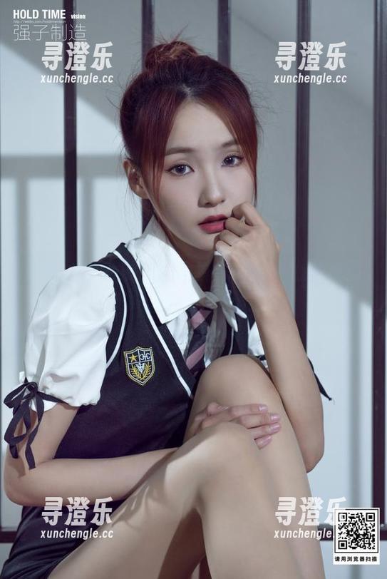 丽柜-凌凌 丽柜 - 凌凌的制服写真,一不小心就被原图牵走了。