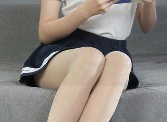 丽柜 – 轩轩的新动作：最新写真带来无极限的圣诞灵感。