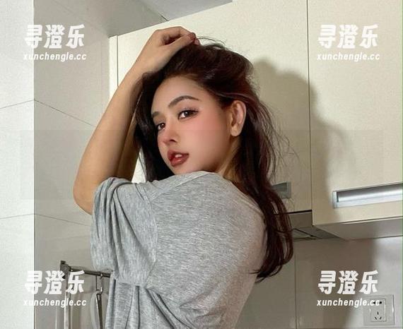 于芷晴 微密圈 - 原图合集:于芷晴在一身白里透着几分“我这穿搭对吗”的无奈感,哈哈。