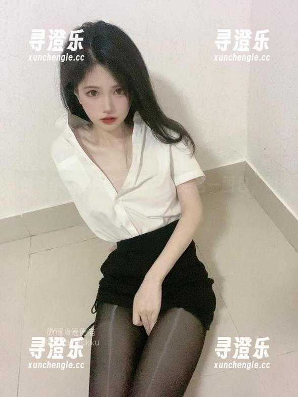 倦倦喵 倦倦喵的黑内衣资源,看完这一图包,明天就跟你约会。