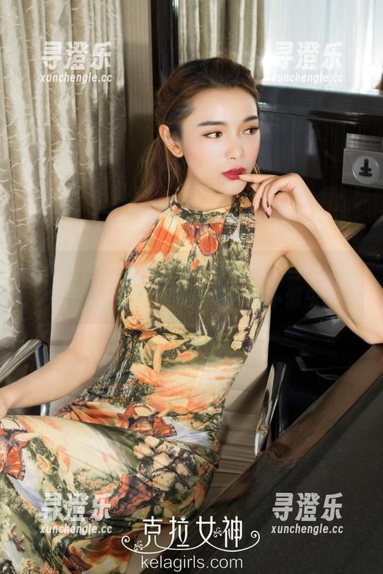 克拉女神 - 忆之居家全套原图：当我想像个模特，但现实是吃零食的小懒虫！