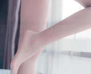 是是非非，兔玩映画图包把白丝藏在斑驳树影里，真会玩。