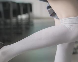 兔玩映画合集：阳光下的网袜与萌兔，那画面美得像是做梦！
