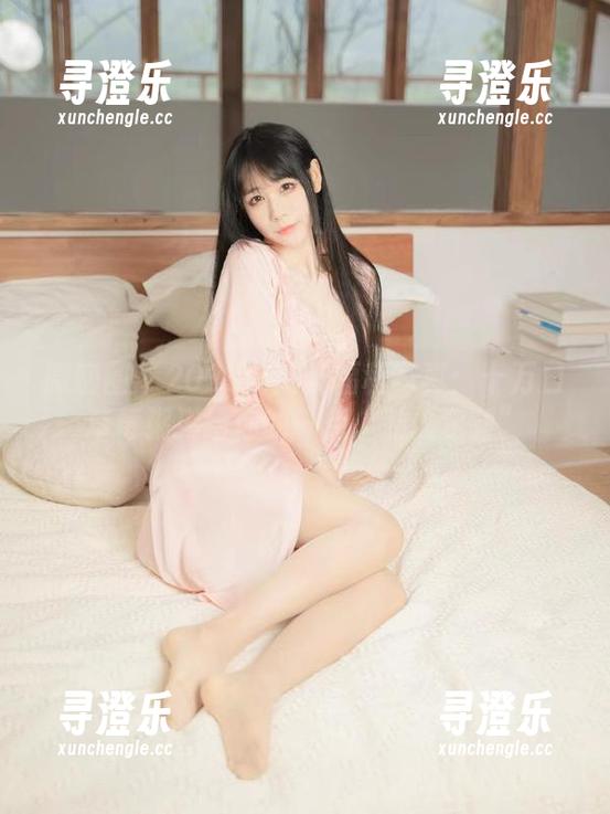 十万口草莓粥粥 微密圈 - 2023年舰长福利写真:十万口草莓粥粥给你的一点“私人定制”