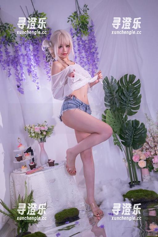 千反田鹿子 漂亮得让人侧目:千反田鹿子的最新罩纱豹纹泳装,还得咂摸