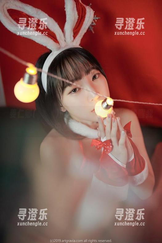 姜仁卿(강인경)的校服合集，貌似能唤醒我内心的小幽默。
