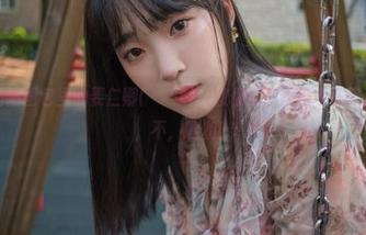 这就是高清图包里的姜仁卿(강인경)，教你如何优雅地在家追剧，哦，不，瑜伽！