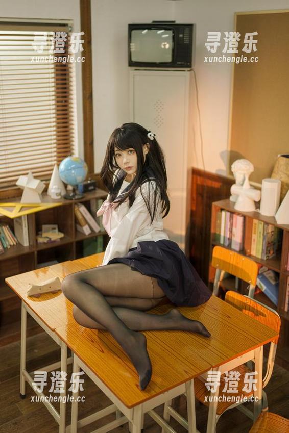 安食Ajiki 安食Ajiki的礼服合集:光芒万丈的布料大袍子,似乎在和我打招呼