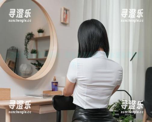 宋哈娜 宋哈娜泳池套图精选:用毛巾当披风,在水里也要优雅不?