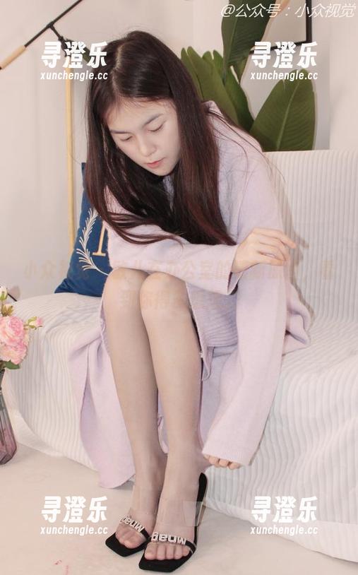 小众视觉 - 敏儿在办公室的清新原图，看到你得多想想。