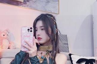 看！小小奶瓶儿怎么变成了传说中的加长版人鱼，高清图片值得收藏！