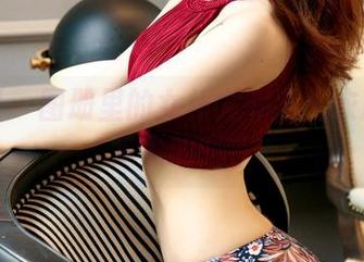 尤果网 – 图册里的女仆尤菲儿：衣服是拿来脱的吗？