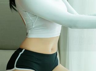尤果网 – 新款优雅飘逸，韩恩美的白裙资源已就位，等你来探讨裙摆的意义。