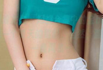 尤果网爱尤物 – 短裤合集中的金baby，活脱脱一个夏天的缩影，当然，腹肌是另一番风景…