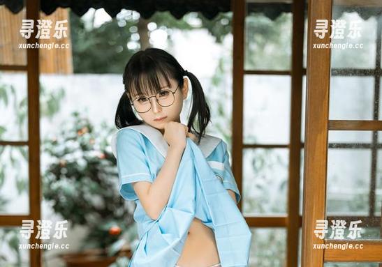 幼水铃衣 幼水铃衣的天台写真,选秀比赛的放大镜版本