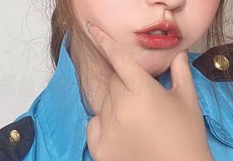 微密圈 – 不小心流连在张思允的合集里，制服和黑丝有种莫名的搭配，怪怪的舒服。