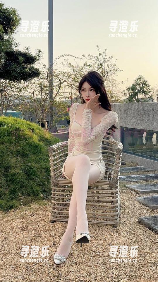 微密圈 - 看徐莉芝的吊带，真心觉得福利不止于此！
