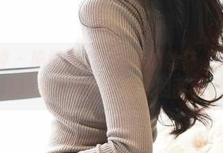 推女神 – 施忆佳Kitty酱的丝袜，下载之后你就会爱上这迷人的画面。