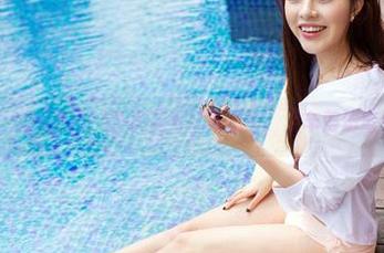 推女郎 – 欢迎登机：曾水空姐写真图包，上车前请收好心脏！