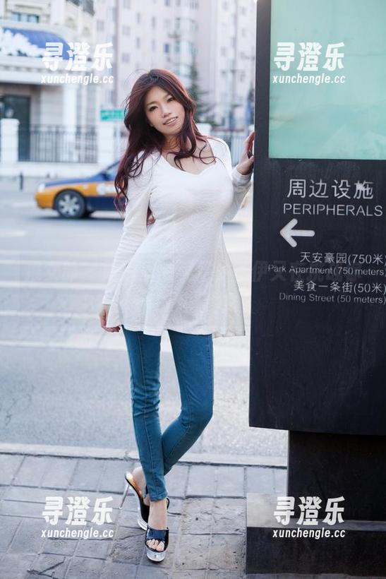 推女郎 - 照片里的美足，杨伊又在挑战你的想象力