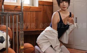 无影喵喵的私房写真：办公室，打工人也有小情趣