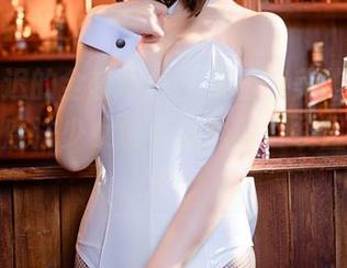 星之迟迟的全套写真：看着晓美焰，我突然觉得魔法少女也可以是我口袋里的零食神！
