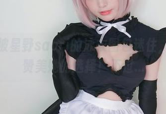 一眼被星野saori的泳衣图包迷住，真想赞美她的选择！不过…